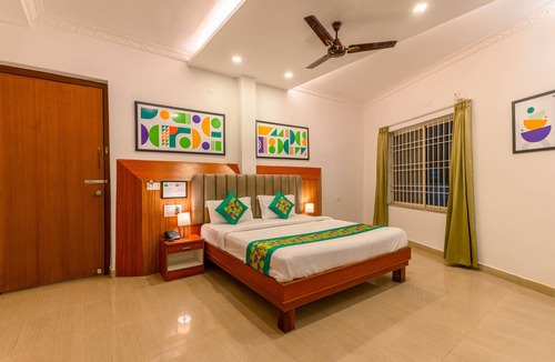 Mahadevpet Hotel | Treebo Regalia Comforts, 5 mins to Raja Seat Garden