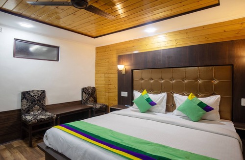 Srinagar Hotel | Treebo Royal Park - 7 Km From Dal Lake