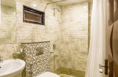 Rau Hotel | Treebo Shivani