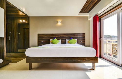 Kolhapur Hotel | Treebo Shree Sai Suites - 2km from Mahalaxmi Temple