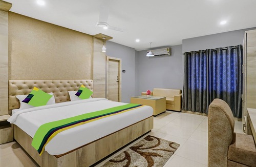 Paltan Bazaar Hotel | Treebo Spring Brook