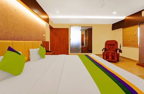 Kolhapur Hotel | Treebo Surya Comforts, 200 Mtrs From Kolhapur Railway Station