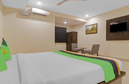 Hyderabad House | Treebo Tee