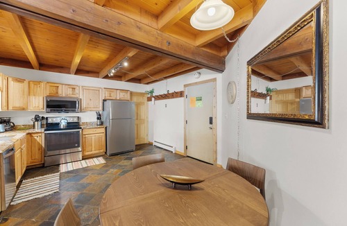 Wildernest Apartment | Treehouse #107, Building G by Summit County Mountain Retreats