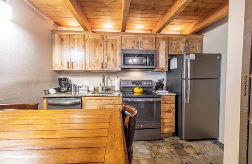 Wildernest Apartment | Treehouse #305, Building D by Summit County Mountain Retreats