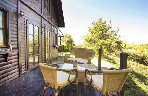 Duger Cottage | Treehouse and Chalet perfect for families
