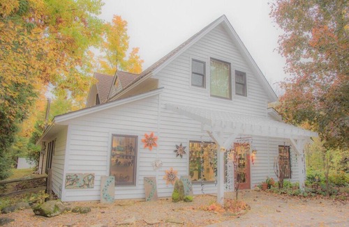 Egg Harbor Cabin | Treehouse at Plum Bottom *Voted Best of DC*