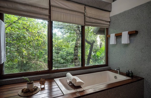 Imbulpe Hotel | Treehouse Chalets