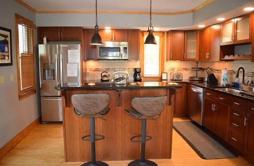 Piney Island House | Treehouse- Fire Pit, Basketball Court, Bikes, Kayaks & Casita w/Game Room