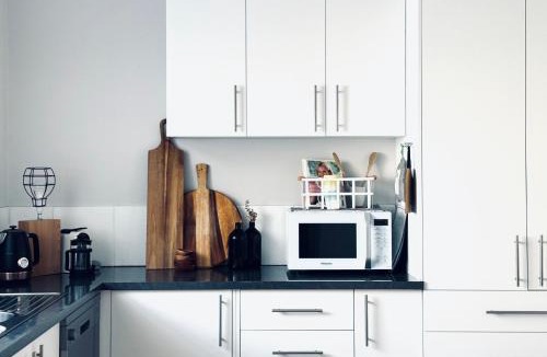 Echuca Apartment | Treehouse Hideouts - Ground Level - Heygarth House Townhouse - Port of Echuca