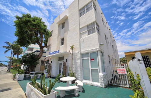 Northeast Miami Apartment | Treehouse Hotel