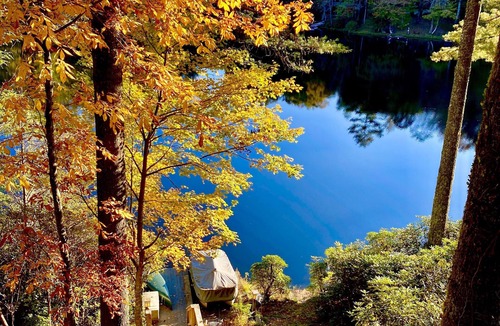 Sapphire House | Treehouse - Luxury mountain living at the water’s edge of Hogback Lake