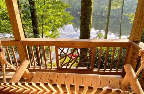 Sapphire House | Treehouse - Luxury mountain living at the water’s edge of Hogback Lake