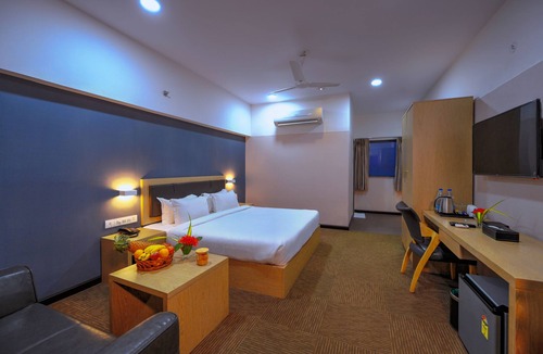 Viramgam Hotel | TreeHouse Morina