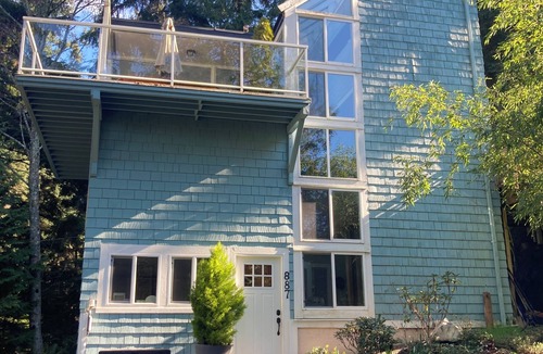 Bowen Island House | Treehouse on Bowen - Sunsets + Patios near Beaches and Trails