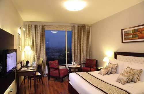 Old Gurgaon Hotel | TreeHouse Queens Pearl
