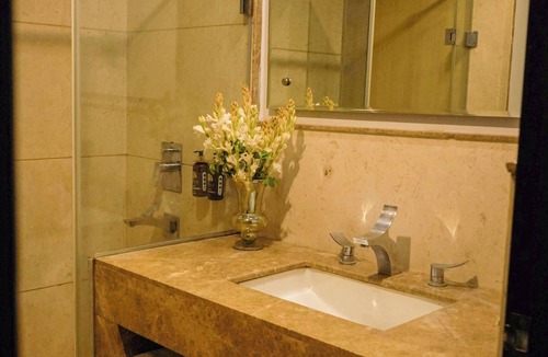 Old Gurgaon Hotel | TreeHouse Queens Pearl