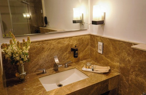 Old Gurgaon Hotel | TreeHouse Queens Pearl