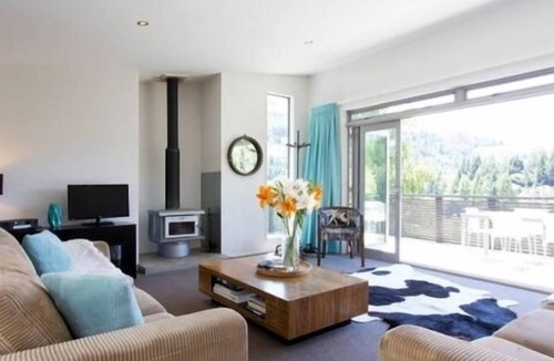 Arthur's Point House | Treehouse Spa Escape