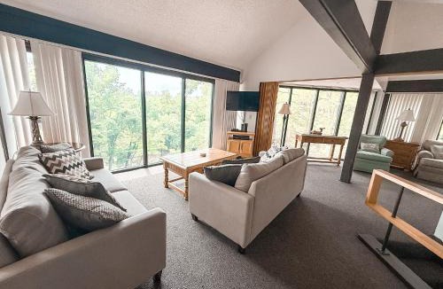Village of Four Seasons House | Treehouse Treetop Village106-3Bed3BAPools-8PP