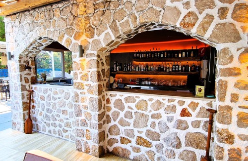Ixia Hotel | Trees Art Hotel & Suites