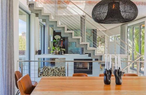 Fernkloof Apartment | Treestone Villa Hermanus Pool Mountain Views