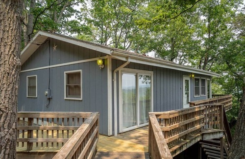 Luray House | Treetop Hideaway/Stunning Views/Dog friendly