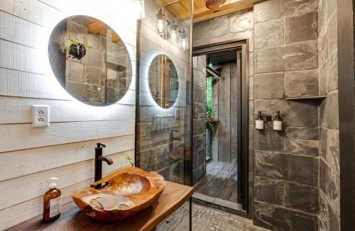 Chattanooga House | Treetop Hideaways: Wood Lily Treehouse in Chattanooga