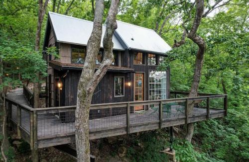 Chattanooga House | Treetop Hideaways: Wood Lily Treehouse in Chattanooga