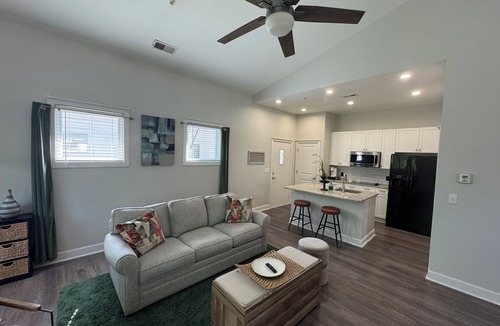 First Ward Condo | Treetop Loft Studio – Walk to Uptown Hotspots