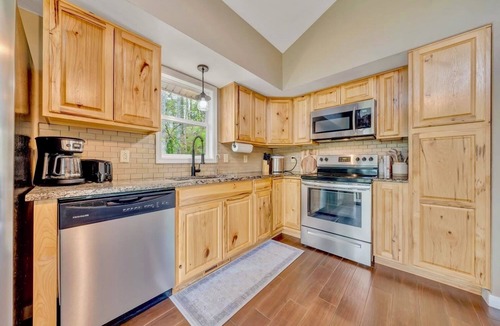 Moneta Cabin | Treetop & Waterfront! Quiet Cove, Hot Tub, Kayaks, Game Room and more