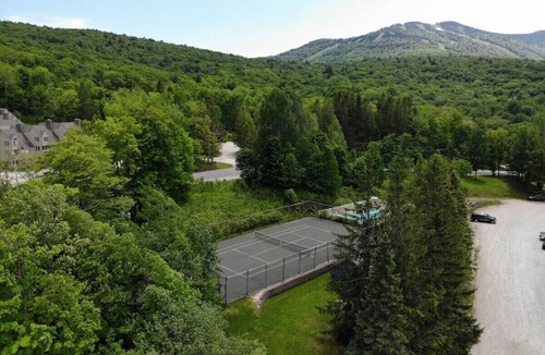 Killington Condo | TreeTops- AC, Pool, Tennis, Close to Resort/Biking