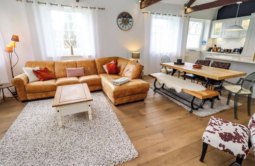 South Charlton Cottage | TREETOPS, ALNWICK, pet friendly, with a garden in Alnwick