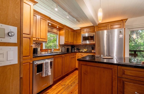 Gainesville House | TreeTops | Architectural Gem Hot Tub 2 Kitchns