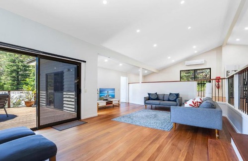 Hardys Bay House | 'Treetops On The Bay - Water Views' by HolidayCo