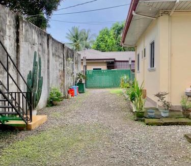 Valencia Apartment | Treetops Studios Valencia, Dumaguete