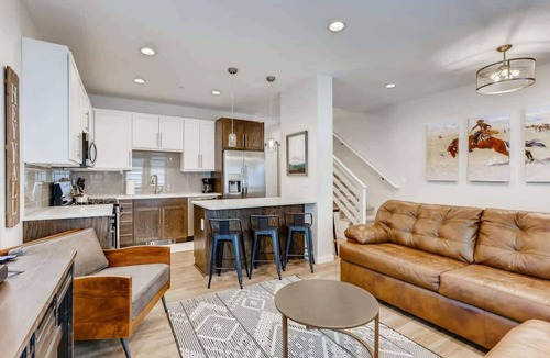 Georgetown Condo | Trekker Townhome/Mountain Charm/New Floors!