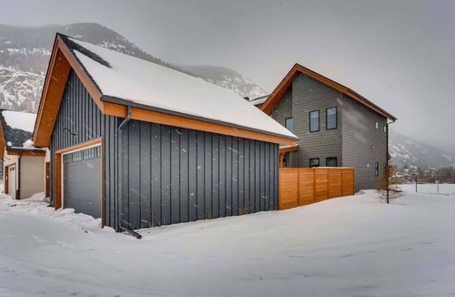 Georgetown Condo | Trekker Townhome/Mountain Charm/New Floors!
