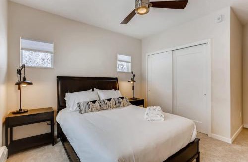 Georgetown House | Trekker Townhome - Mountain Charm - New Floors