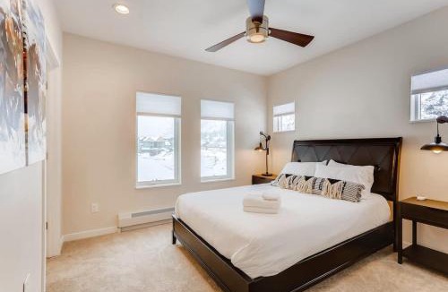 Georgetown House | Trekker Townhome - Mountain Charm - New Floors