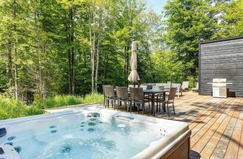 La Conception House | Tremblant Oasis: Luxury, Nature, Hot Tub, Views!