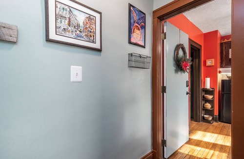 Tremont Apartment | Tremont - 2BR apt - Pet Friendly, Convenient to Stadiums, Clinic, Museums & more