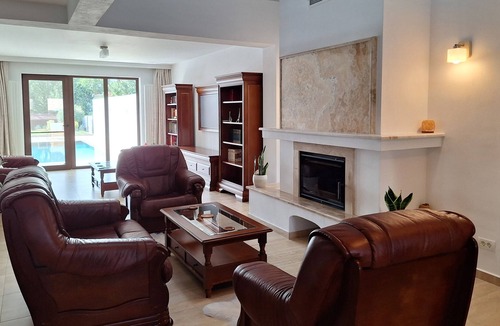 Arad House | Trend - Room 2 - Nice Room with pool and garden, just 10 min walk to downtown