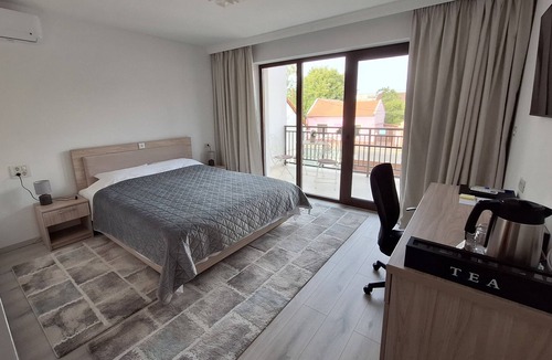 Arad House | Trend - Room 2 - Nice Room with pool and garden, just 10 min walk to downtown