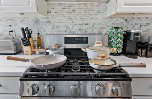 South Side Flats House | Trendy 2BR Near Carson Street | Free Parking