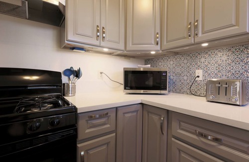 Santa Ana Apartment | Trendy and Artsy Home 10 mins. drive to Disneyland