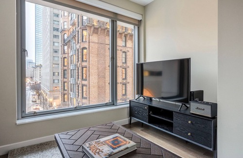 Back Bay Apartment | Trendy Back Bay Studio w/Gym & W/D, nr Shopping, by Blueground