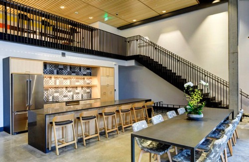 Wilburton Apartment | Trendy Bellevue Studio w/Gym & Lounge, nr Shopping, by Blueground