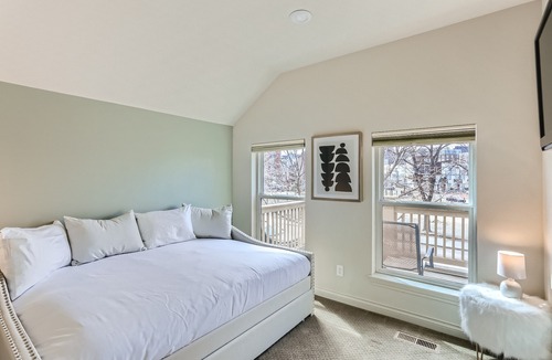 San Rafael House | Trendy Denver - Fireplace/Game Room
