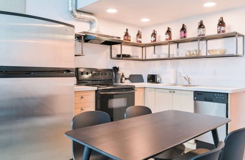 East Village Apartment | Trendy Loft | Downtown | UG Park | Sofa Bed
